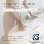 Dessinatrice en bâtiment préparant un dossier de permis de construire en Gironde, plans étalés sur la table