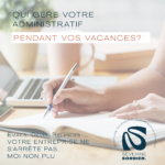 Bureau de secrétaire technique bâtiment à Lacanau, Gironde, avec dossiers et plans de chantier
